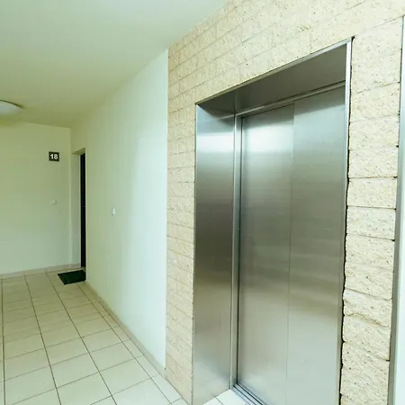 Marina Dla 6 Osob - Bezplatny Parking - Dwie Lazienki - Duzy Taras - Ekspres - Better ורשה